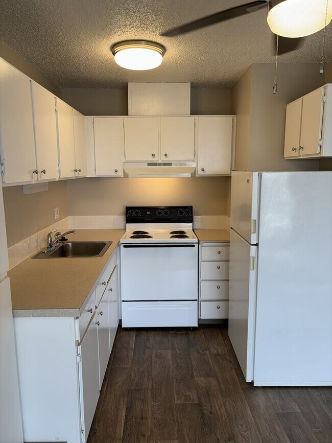 Photo - Hilltop House Apartments