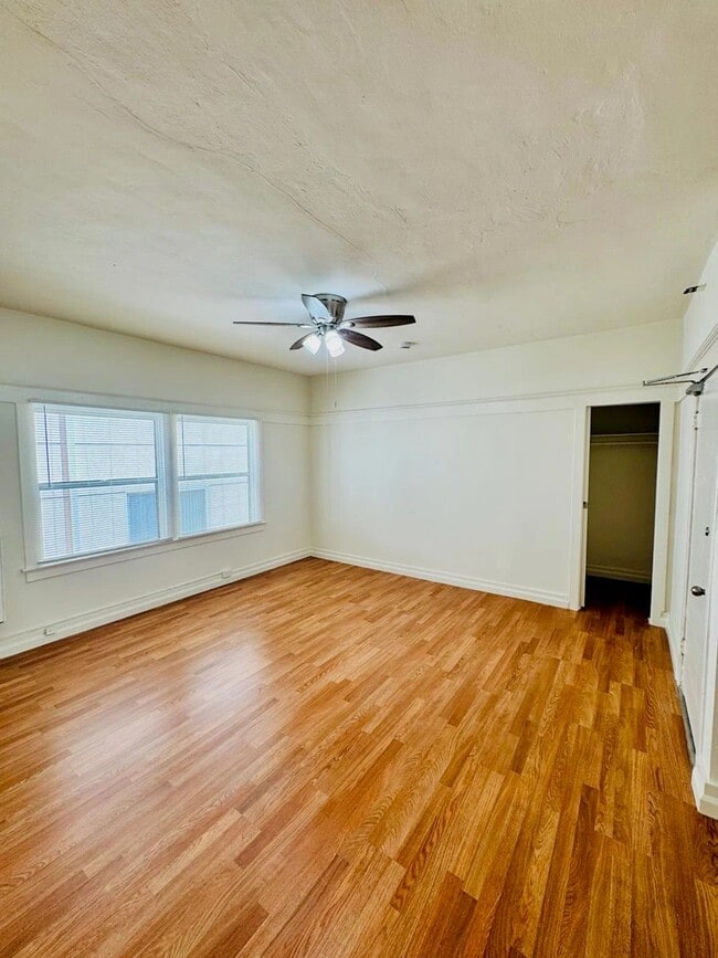 Photo - 984 S. Oxford Avenue,