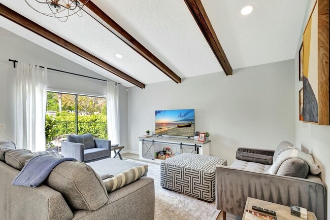 Photo - 83 Ironwood Way N