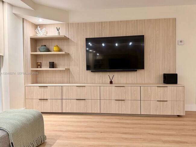 10275 Collins Ave Unit 333