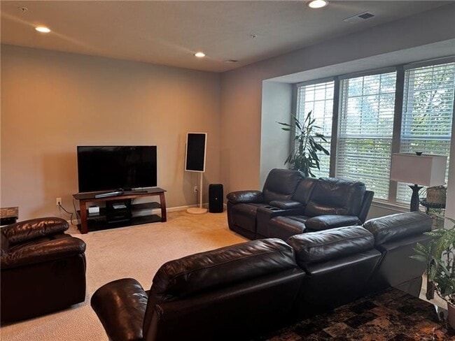 Photo - 1861 Louisville Ln