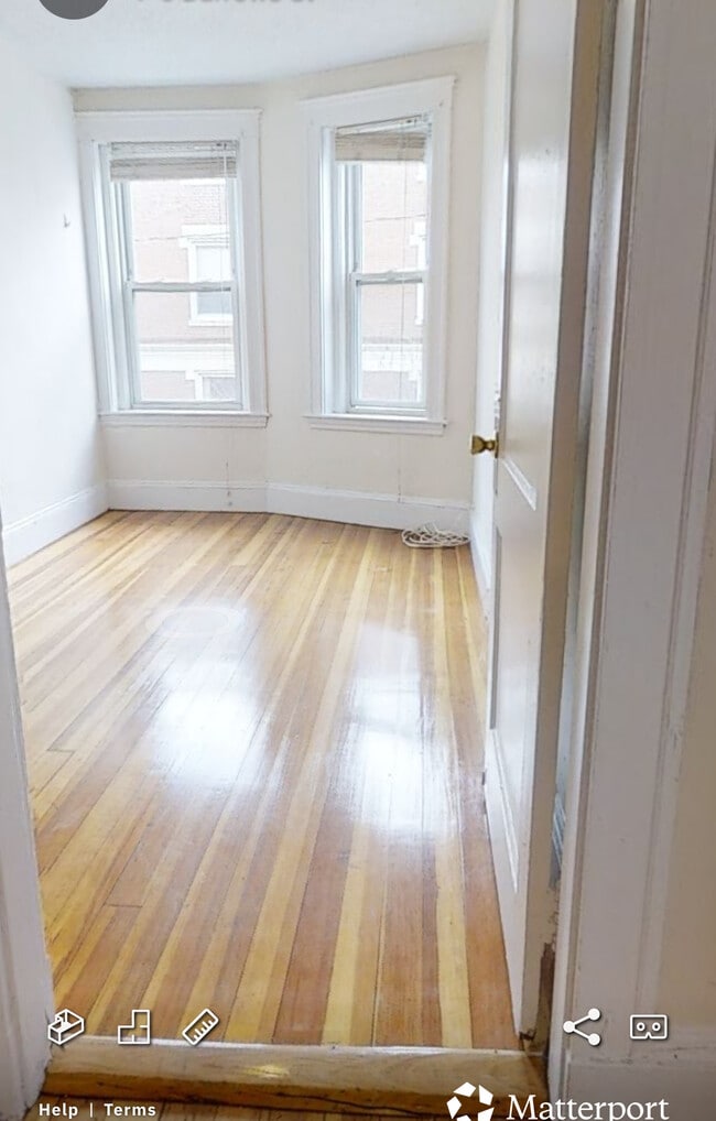 Building Photo - 352 Cambridge St Unit 5