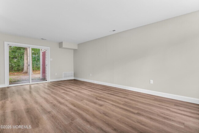 Photo - 107 Tavistock Dr