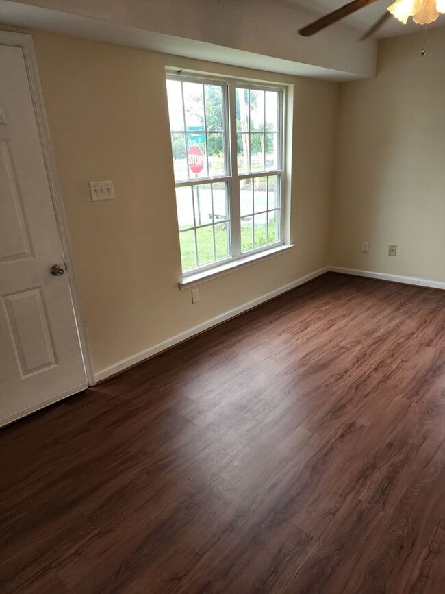 Photo - Spacious 2 Story home in Town - Apply Now ...