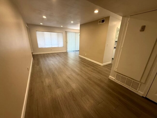 Photo - 1480 W Lambert Rd Unidad 300