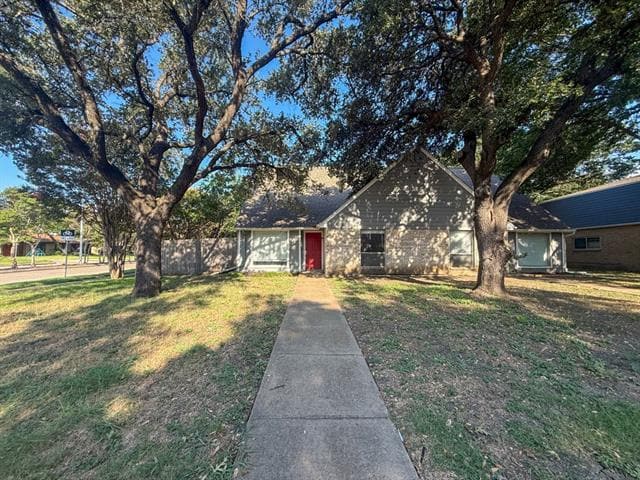 Building Photo - 614 Towne House Ln