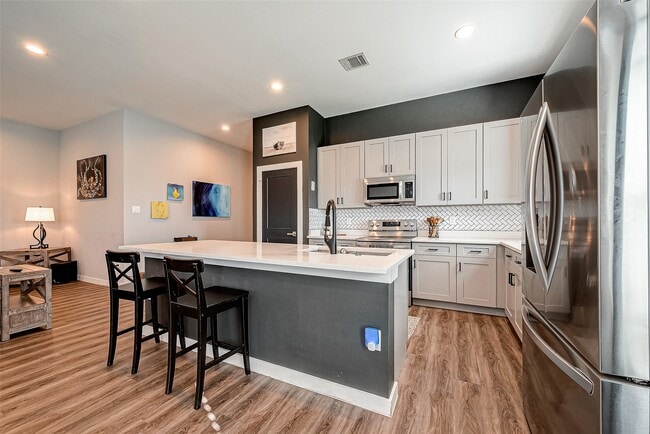 Building Photo - 108 Bay Oaks Dr