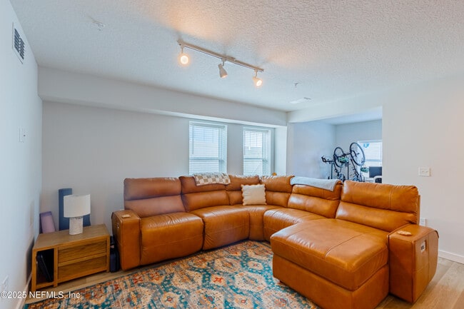 Photo - 221 19th St N