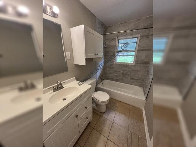 Photo - 2105 Maple Dr