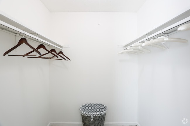 1BR, 1BA - 720 SF