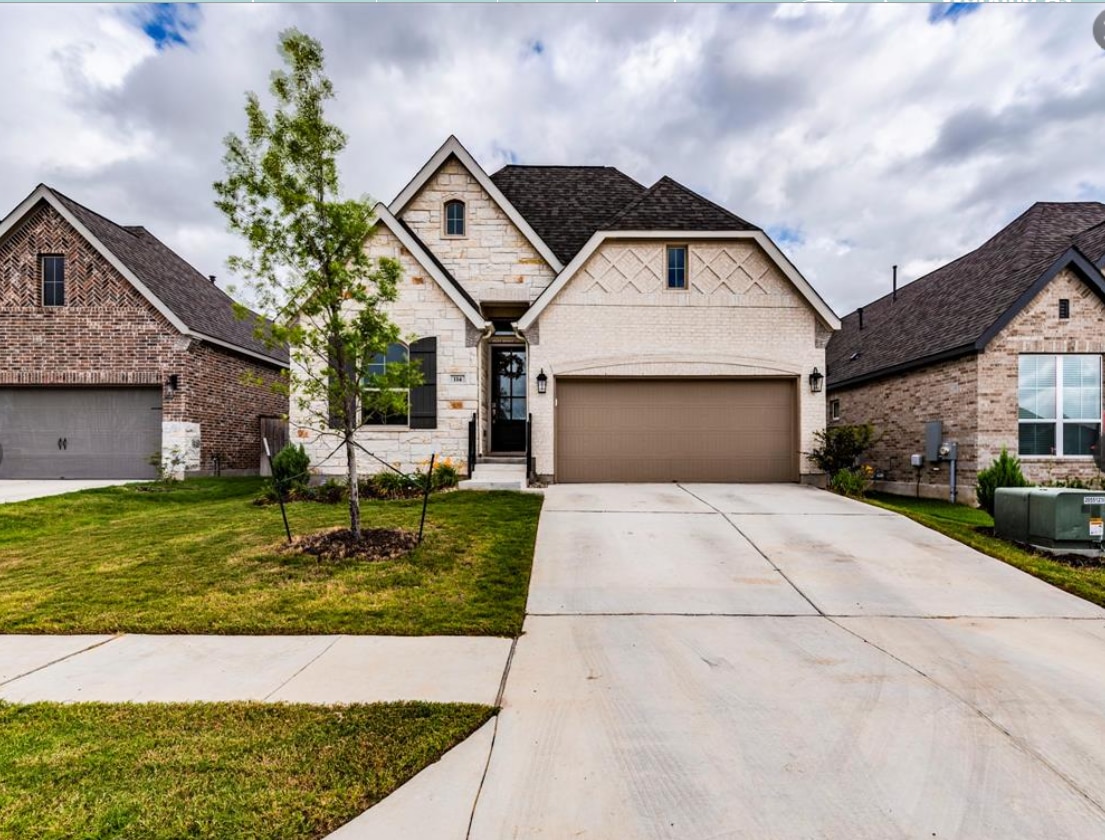 Photo - 114 Chinaberry Bnd