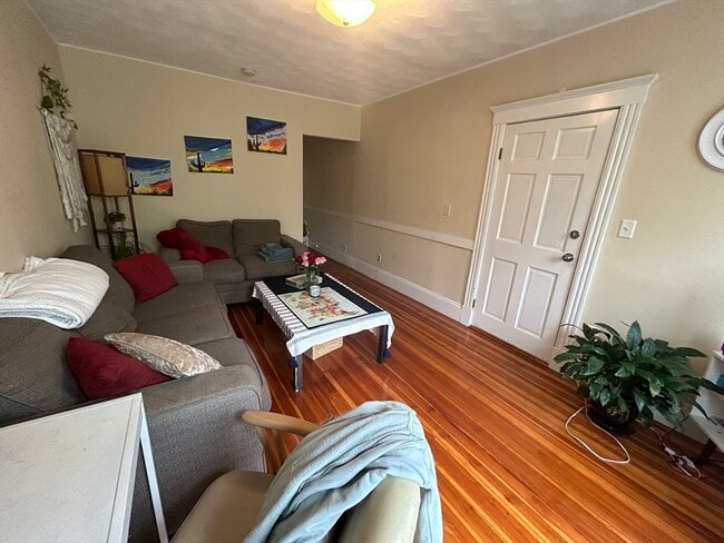 Photo - 17 Usher Rd Unit 3