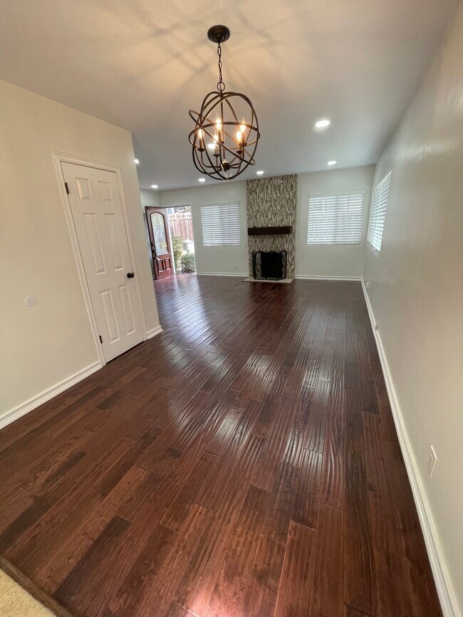 Photo - 8515 Barnsley Ave