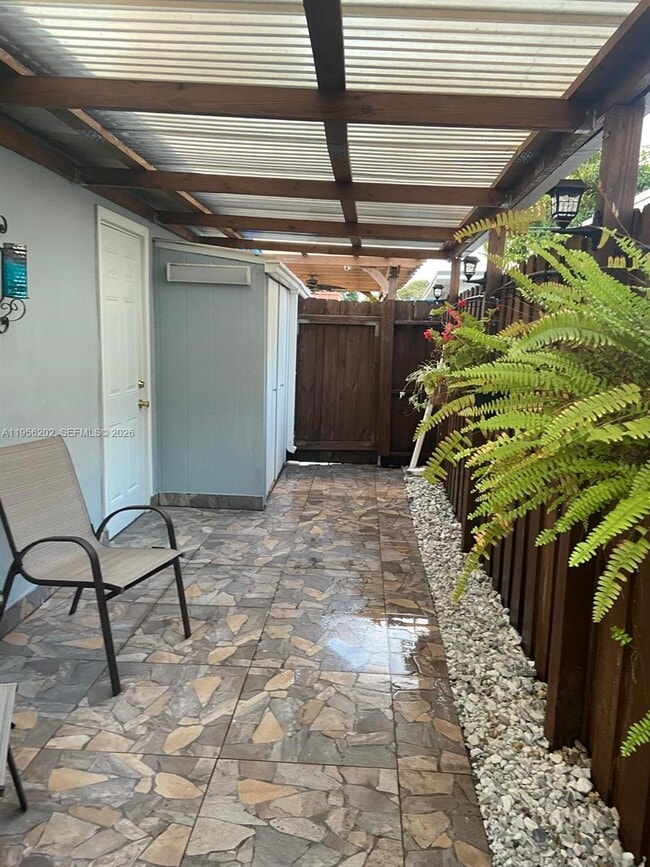 Building Photo - 6720 Charleston St Unit 2B