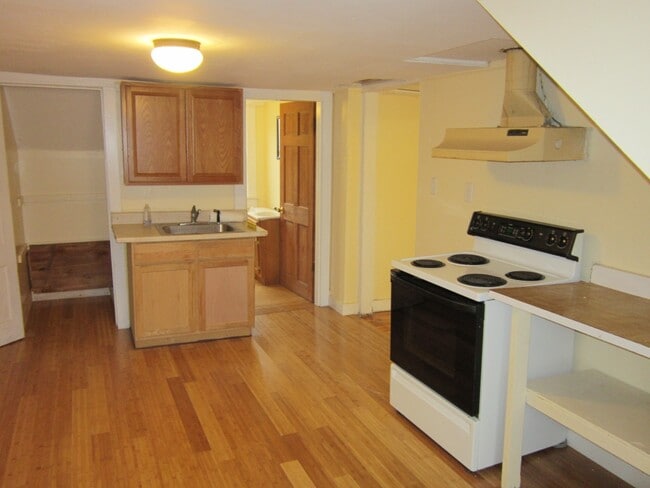 Building Photo - 119 Prospect St Unit apt 3