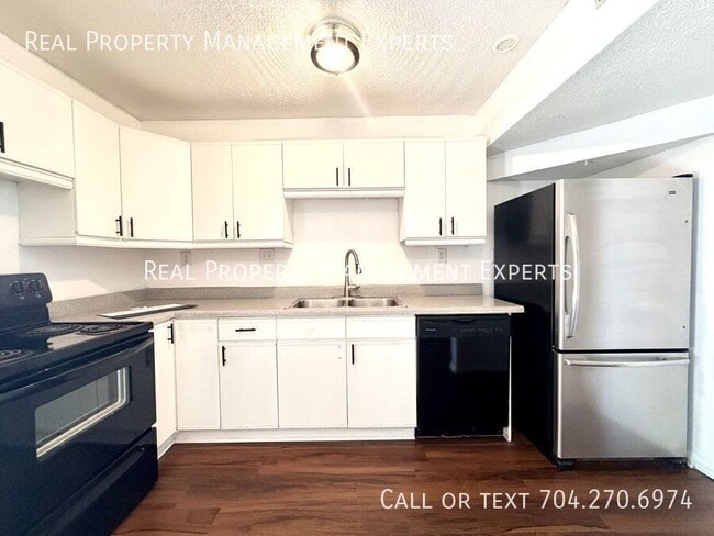 Photo - 414 W 8th St