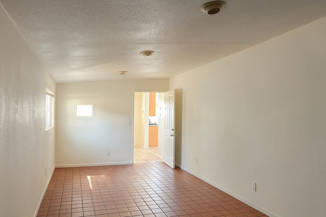 Photo - 3172 Shelley St