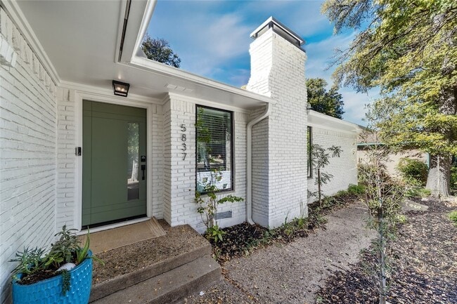 Photo - 5837 Clendenin Ave