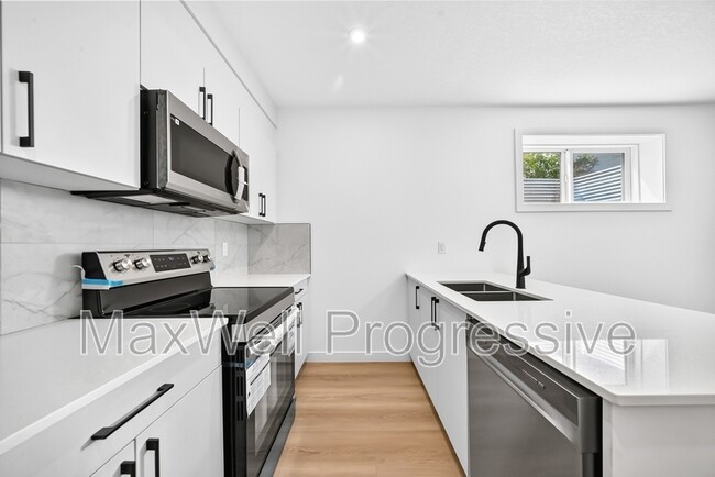 Photo - 14510-14595 95 Ave NW