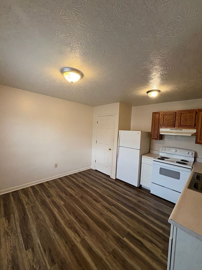 Photo - Space & Convenience! 2 Bedroom Duplex