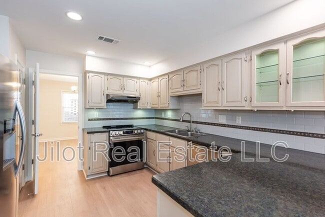 Photo - 1647 Executive Park Ln NE