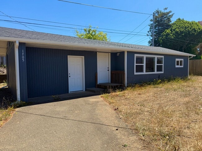 Building Photo - 2022 Unit 1705