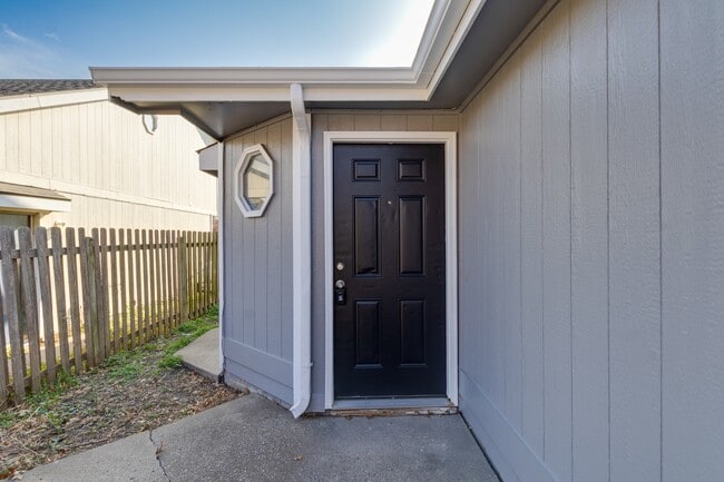 Photo - 4025 Overland Dr