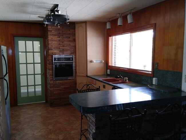 Photo - 801 W 8th St