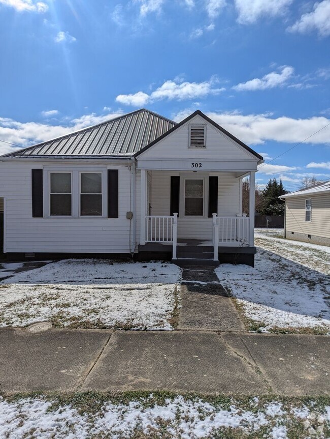 Building Photo - Lovely 3 bed 2 bath home with an amazing v...