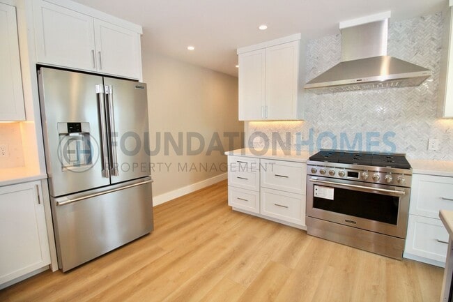 Photo - 124 Esmeyer Dr