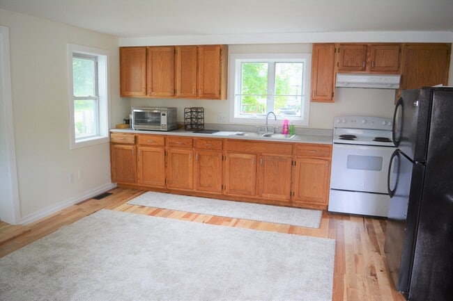 Photo - 62 Lower Main St