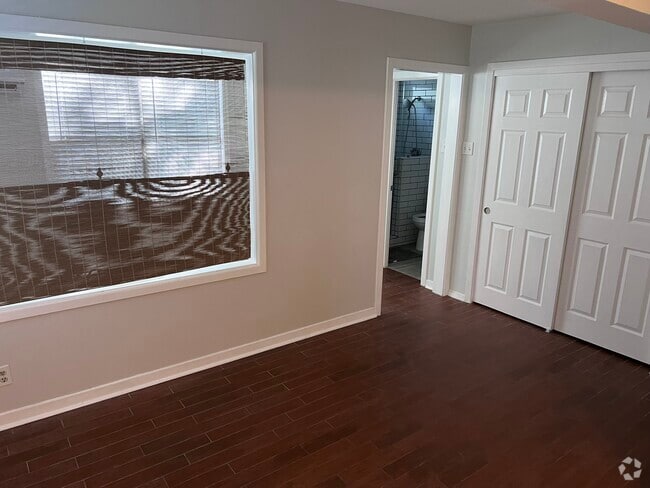 Building Photo - 1009 Bonham Terrace Unit 1416 Kenwood Ave Rental