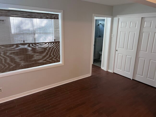 Building Photo - 1009 Bonham Terrace Unit 1416 Kenwood Ave Rental