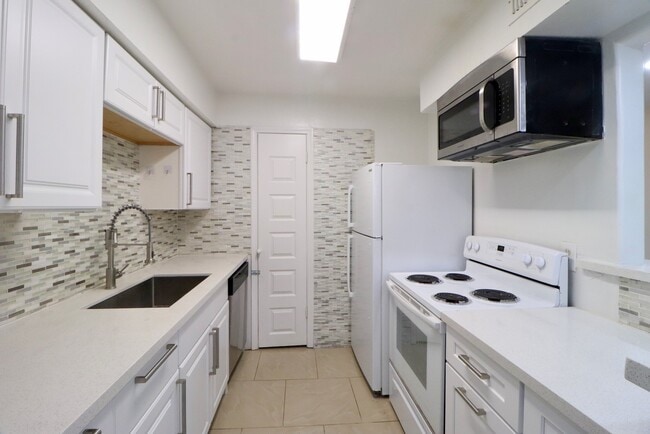 Building Photo - 5929 Queensloch Dr Unit 132 Rental