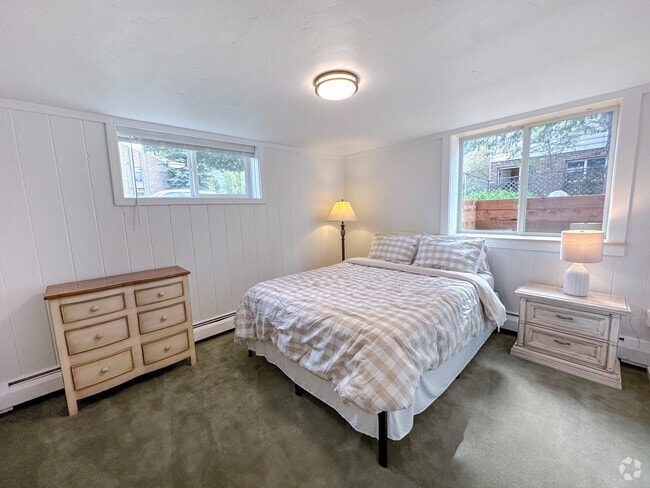Building Photo - 413 22nd St Rental