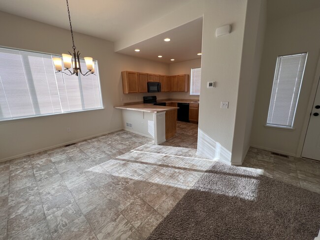 Photo - 2670 Turquoise St