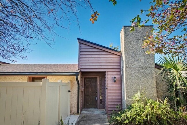 Building Photo - 569 Arcadia Dr