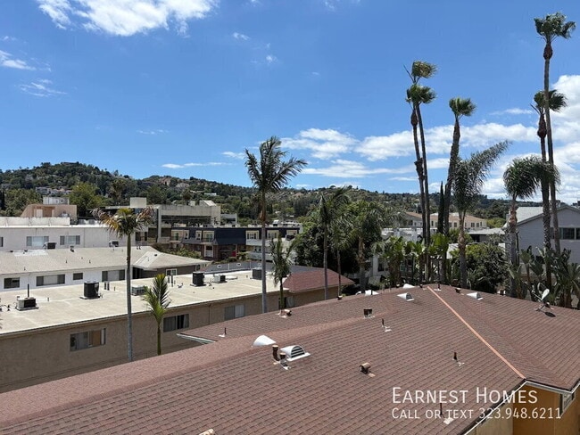 Building Photo - 4348 Mammoth Ave Unit 303