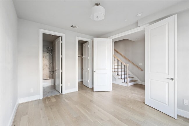 Photo - 1005 St Charles St