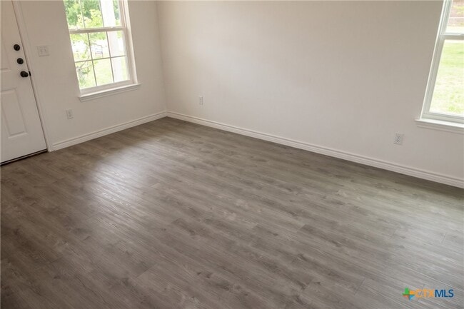 Photo - 921 Ashwood Dr