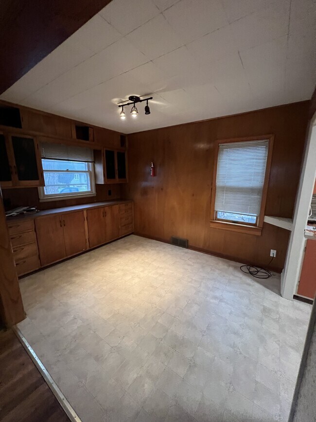 Photo - 740 Cawood St