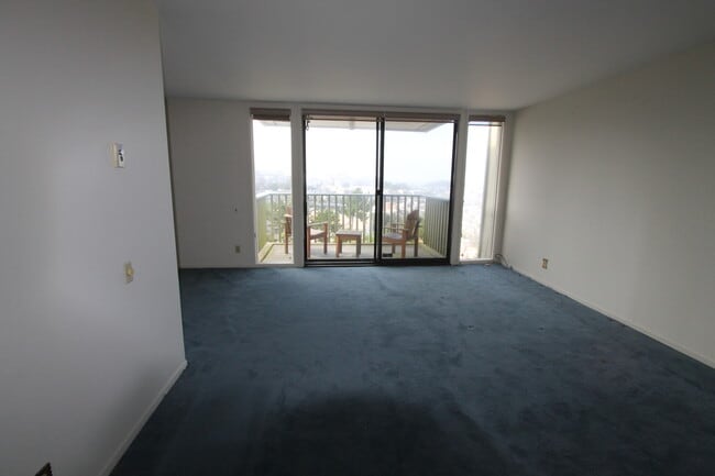 Photo - Epic REA: Top Floor 2 BR/2 BA Condo, Pano Views, Balcony, 3-4 Pkg, Storage