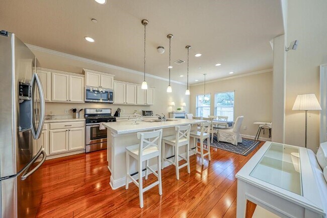 Photo - 2304 S Lakeline Blvd