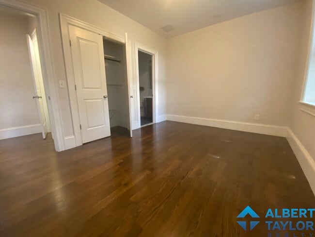 Building Photo - 2044 Beacon St Unit 1