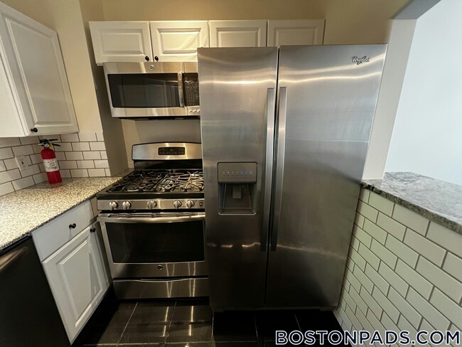 31 Queensberry St Unit 12A
