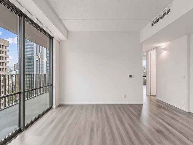 Photo - 225 Queen St Unit Harbor Square