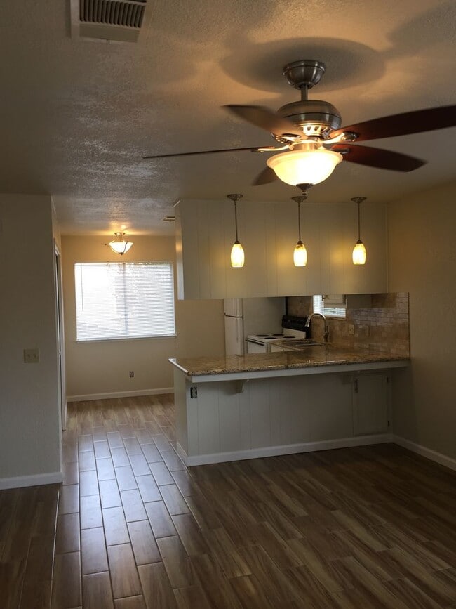 Building Photo - 407/409E. Alexander Unit 409 E. Alexander