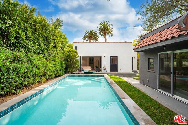 Building Photo - 623 N Sierra Bonita Ave