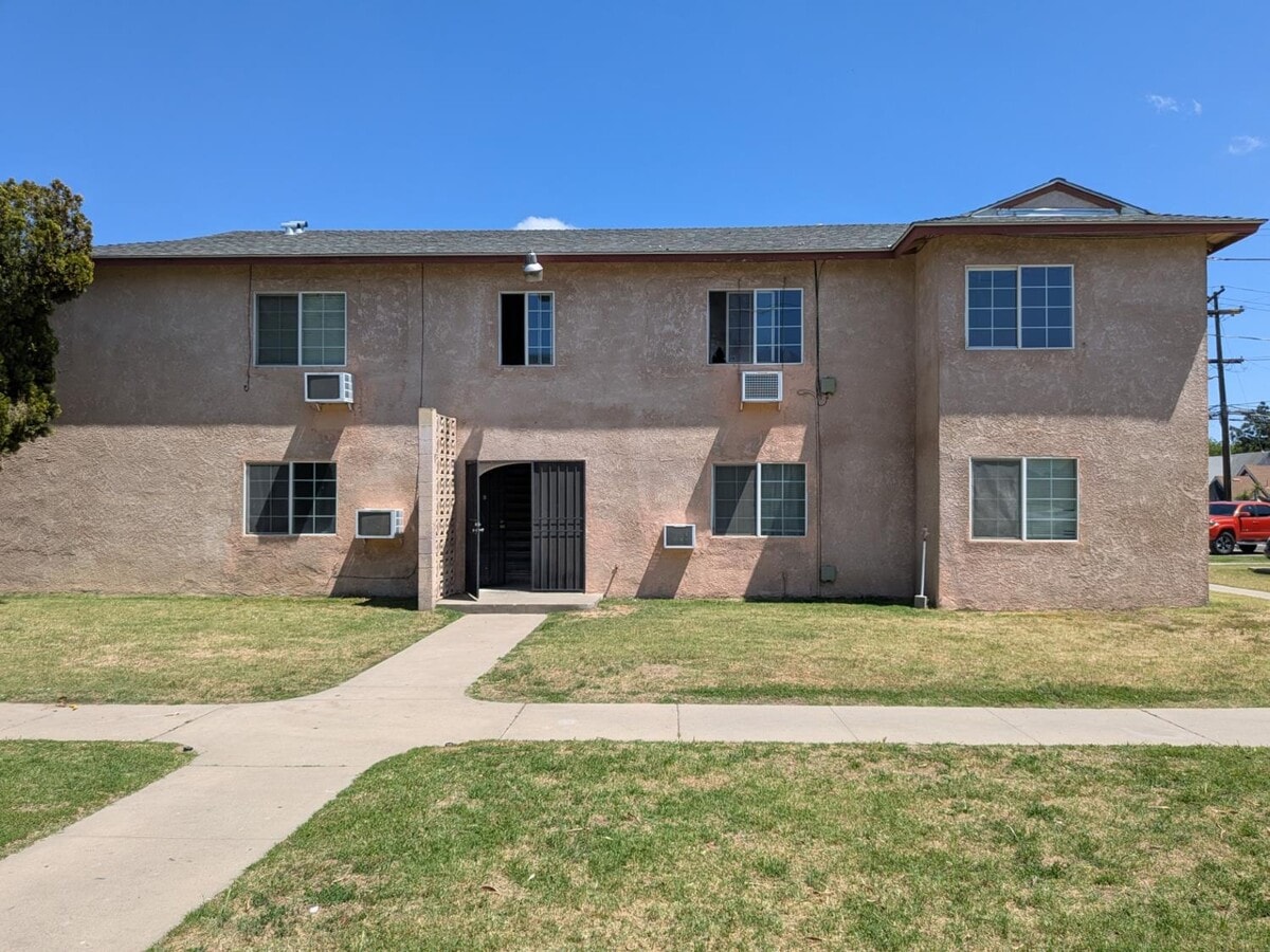 Photo - 2984 E McKenzie Ave