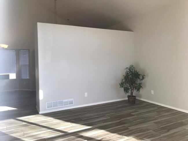 Photo - 716 Harvest Field Way